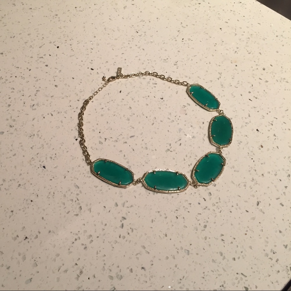 Green Kendra Scott necklace