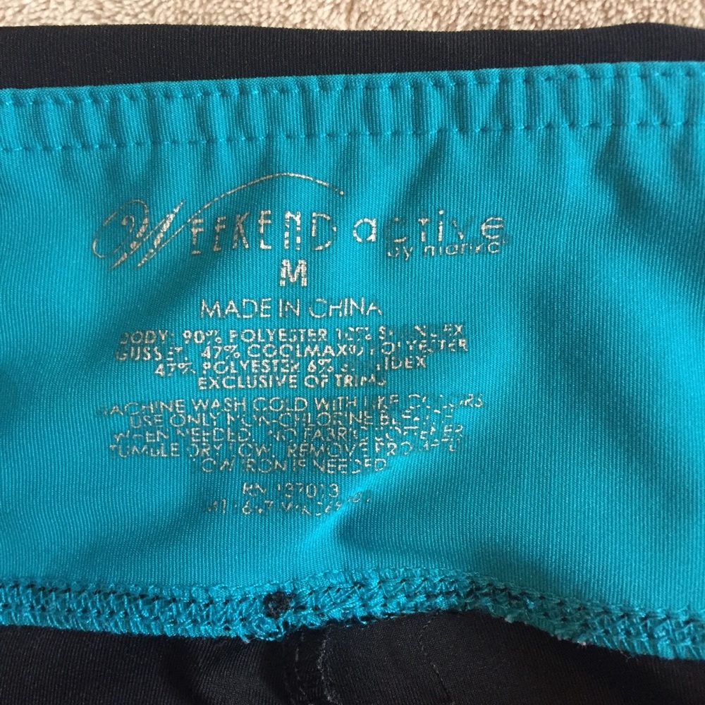 3/$25 🔴 Cropped yoga leggings - Picture 2 of 3