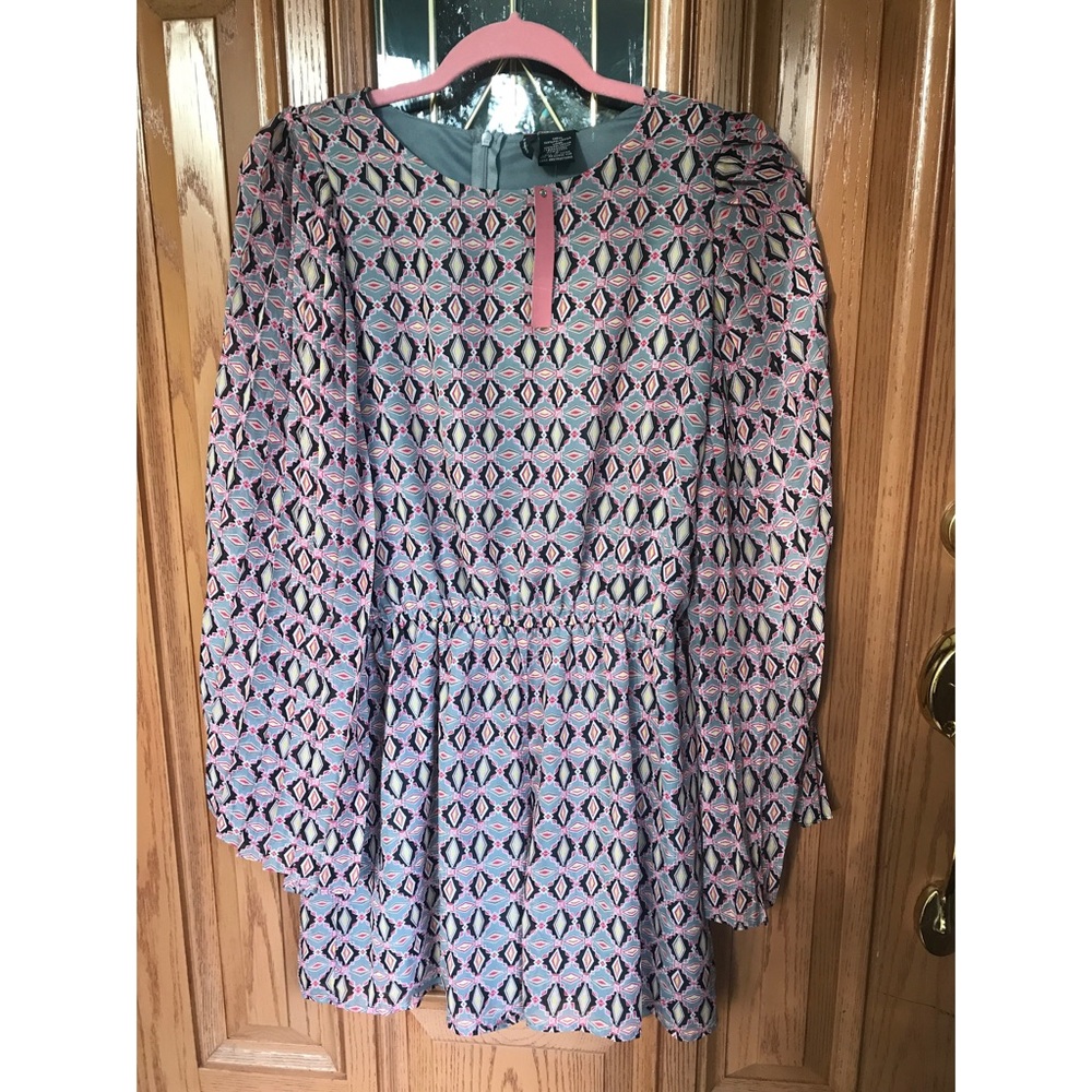 *NWT* Printed Long Sleeve romper Size: M