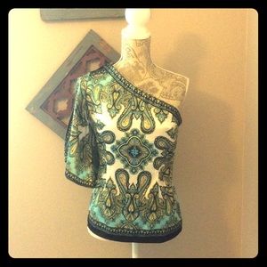 One shoulder cache top