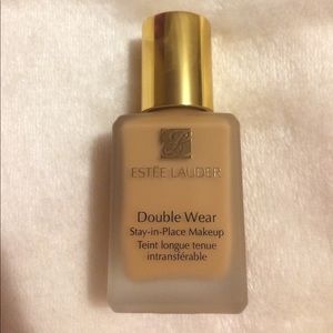 Estēe Lauder Foundation