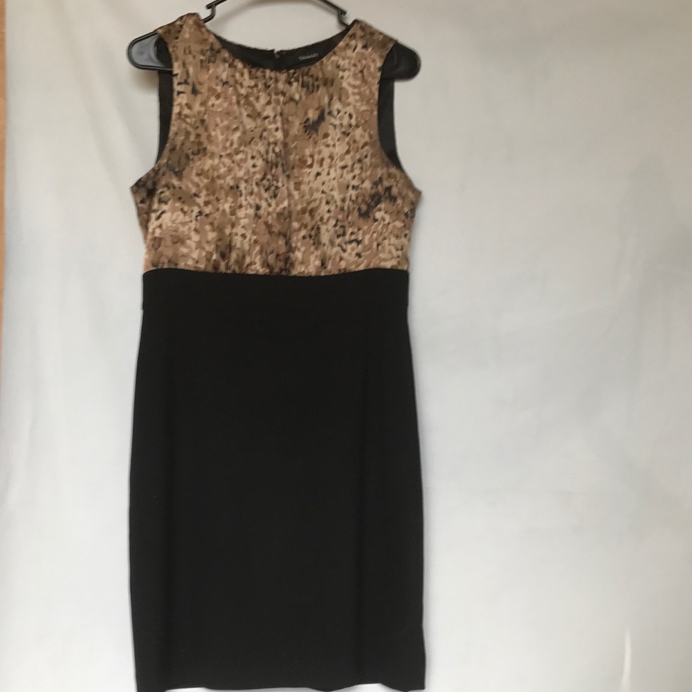 Tahari Beautiful Sleeveless Evening Dress.