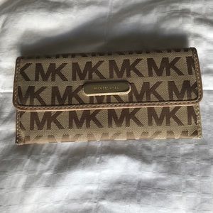 Michael Kors ♥️ Austin Flat Continental Wallet