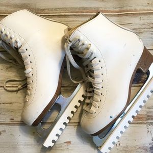 JACKSON old fashioned ice skates!❤️
