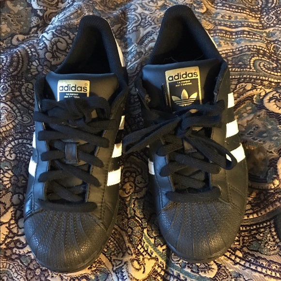 Adidas sneakers size 4 - Picture 1 of 4
