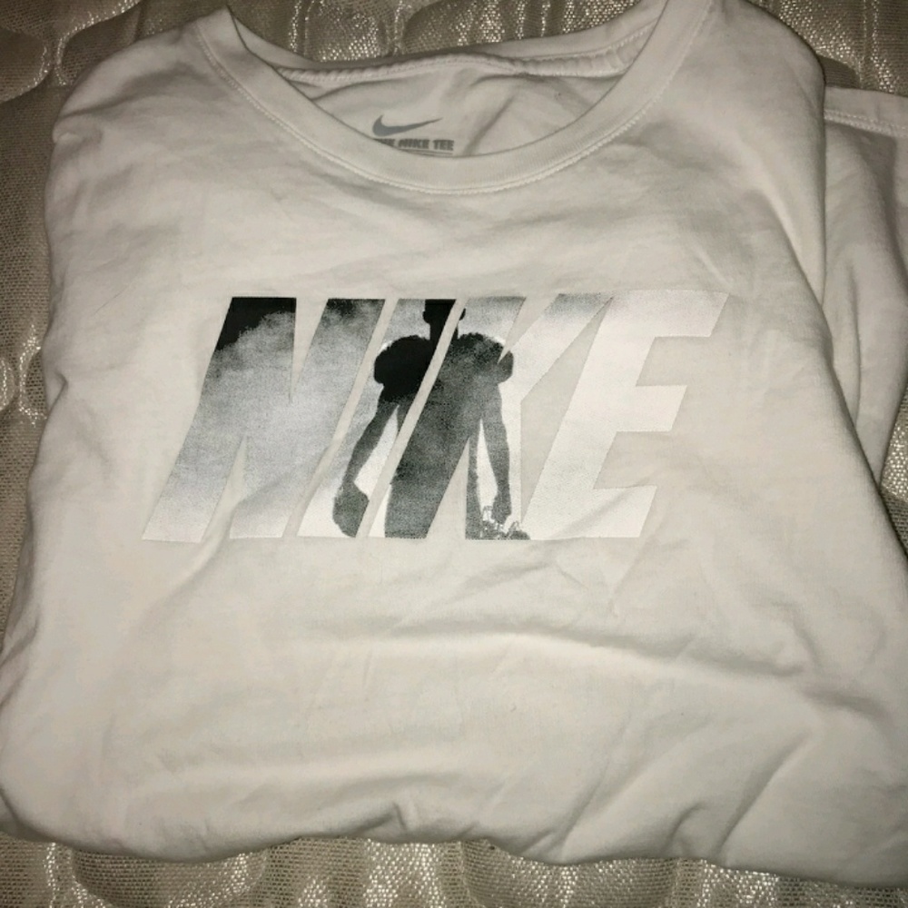 White nike tee