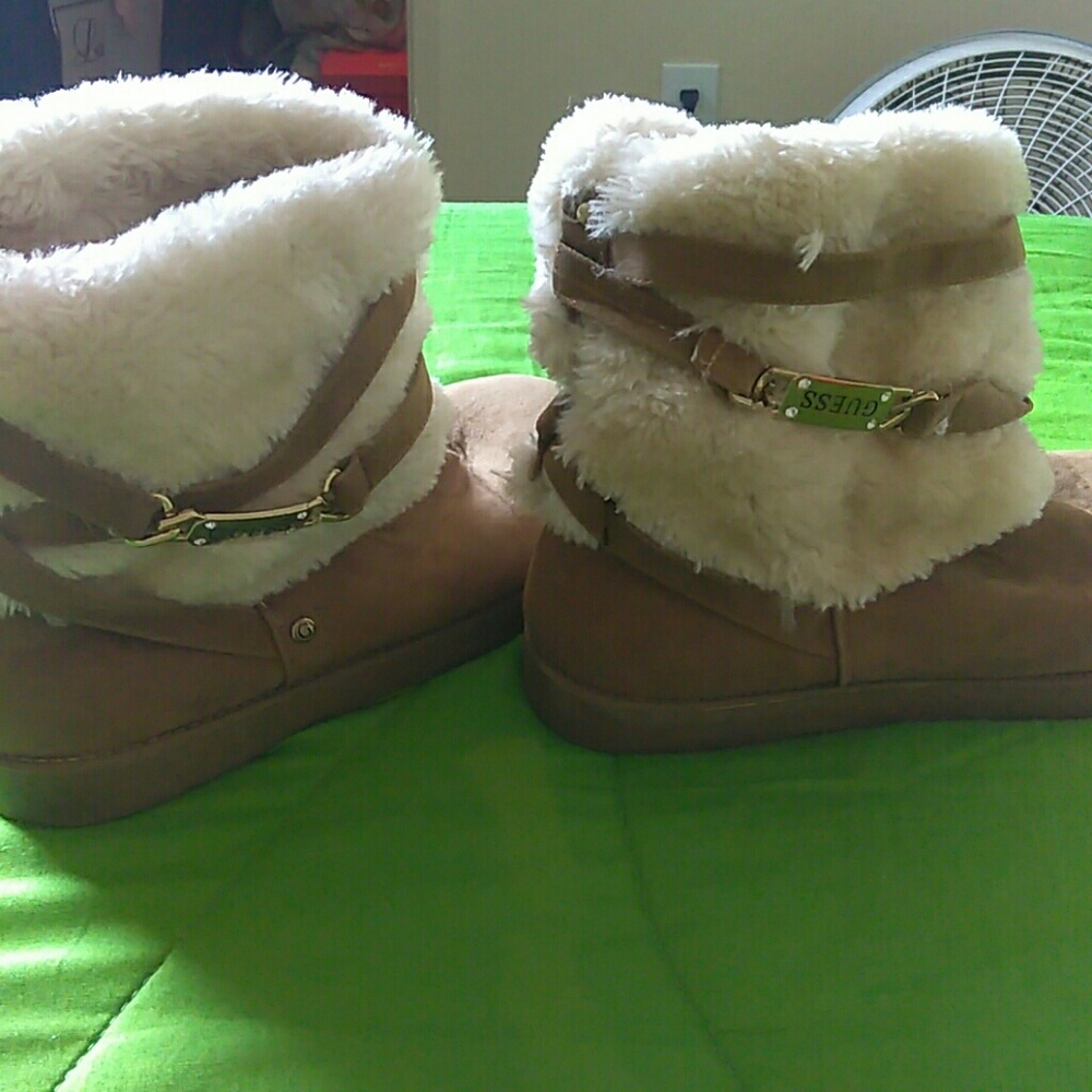 Guess snow boots