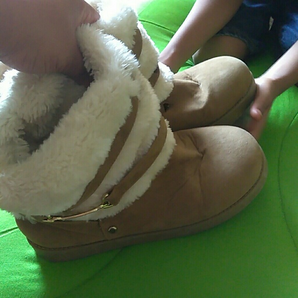 Guess snow boots - Picture 3 of 4