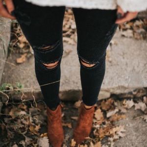 Distressed Black Skinny Jeans