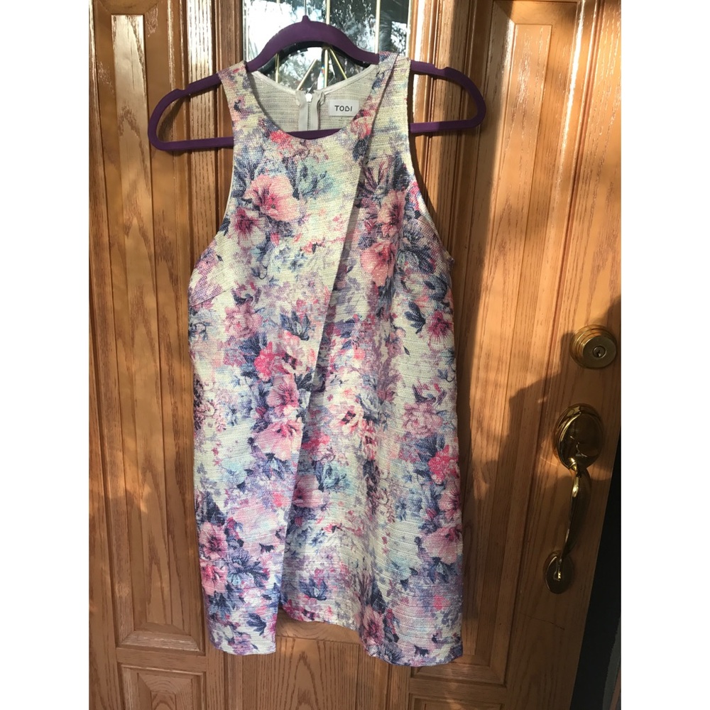 Sleeveless asymmetrical floral printed dress