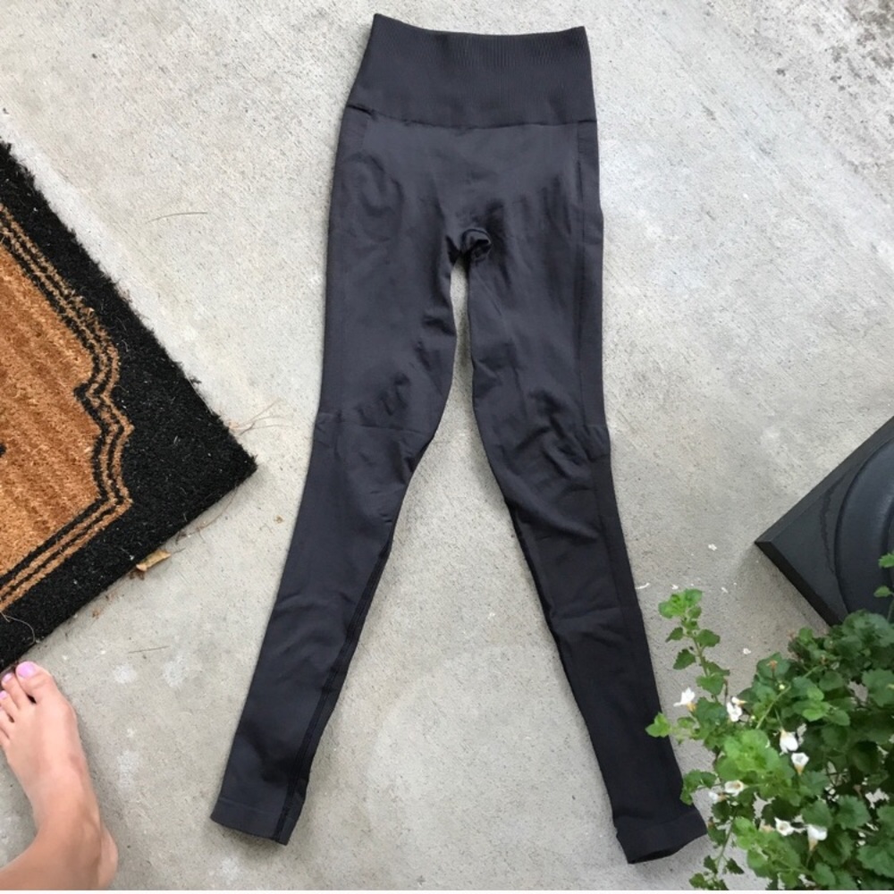 lululemon gray zone in tight leggings!