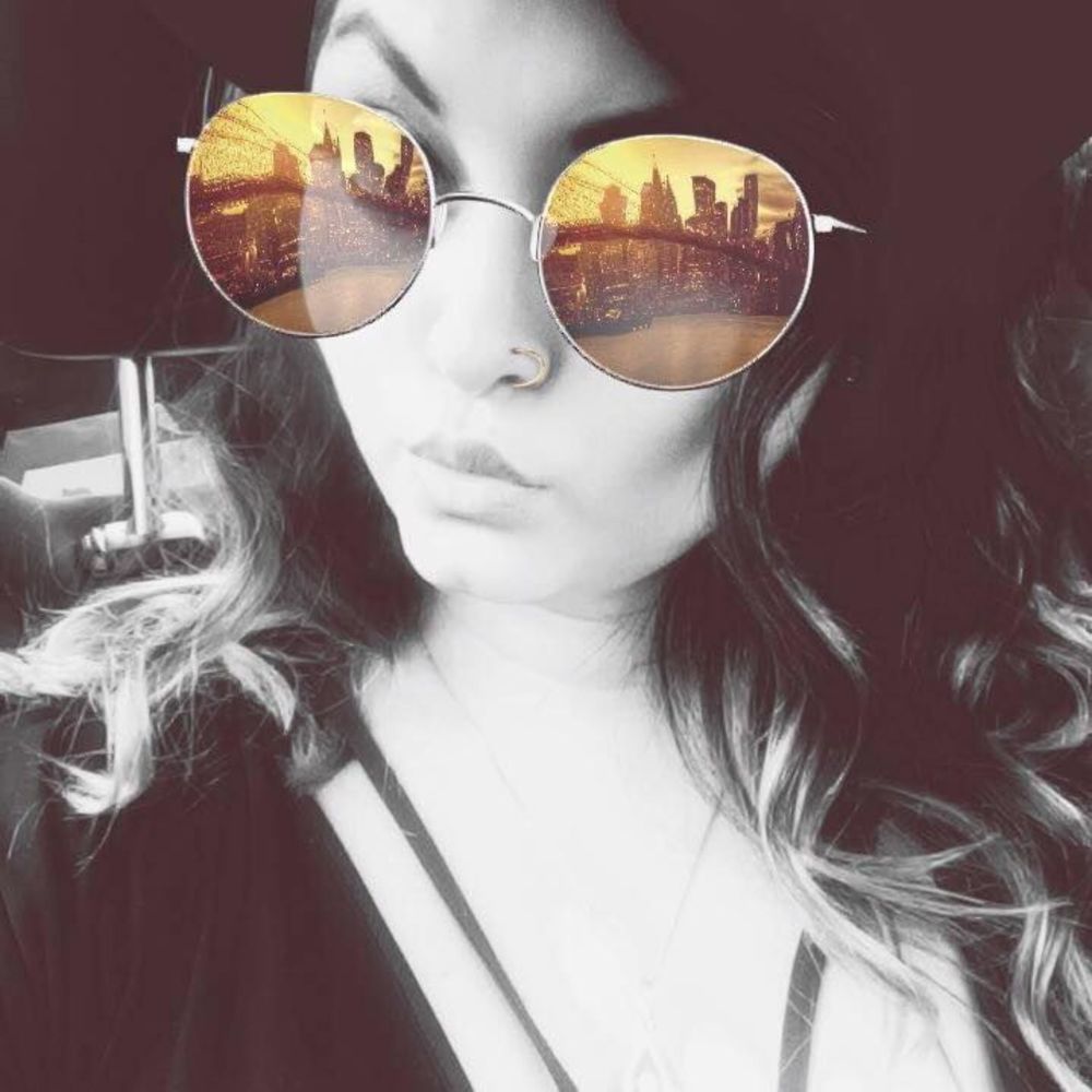 Meet your Posher, Macey Quinne