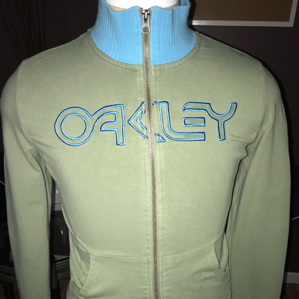 Oakley Women’s zip sweater