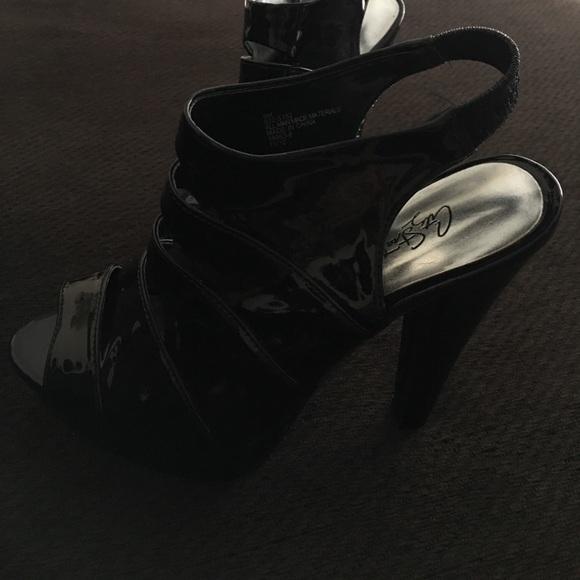 City Street Women’s Pumps - Size 6 - Picture 2 of 8