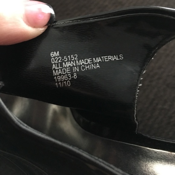 City Street Women’s Pumps - Size 6 - Picture 3 of 8