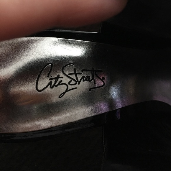City Street Women’s Pumps - Size 6 - Picture 4 of 8