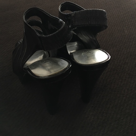 City Street Women’s Pumps - Size 6 - Picture 8 of 8