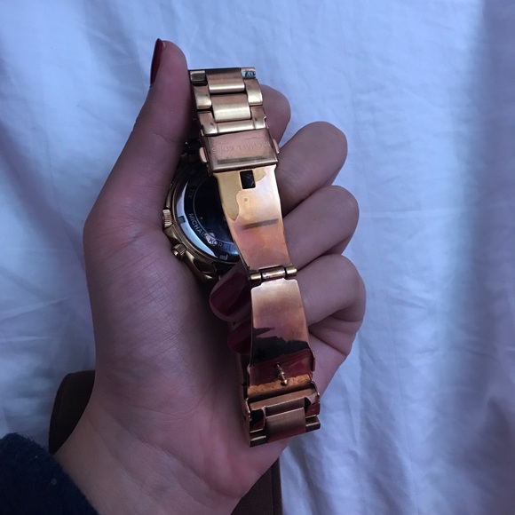 Rose Gold Blair watch - Picture 2 of 5
