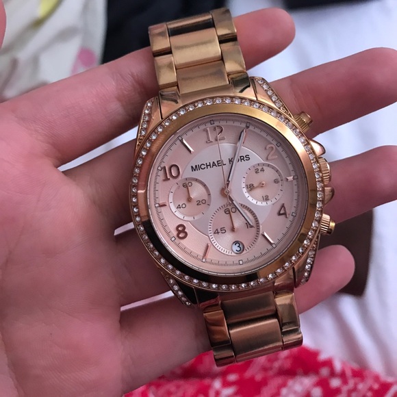 Rose Gold Blair watch - Picture 3 of 5