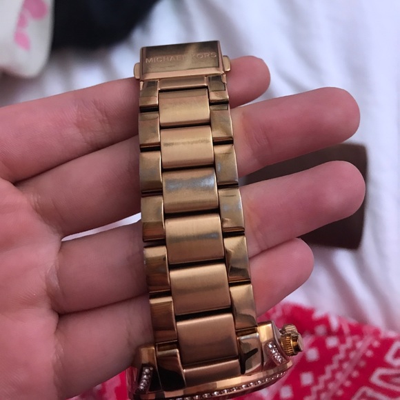 Rose Gold Blair watch - Picture 4 of 5