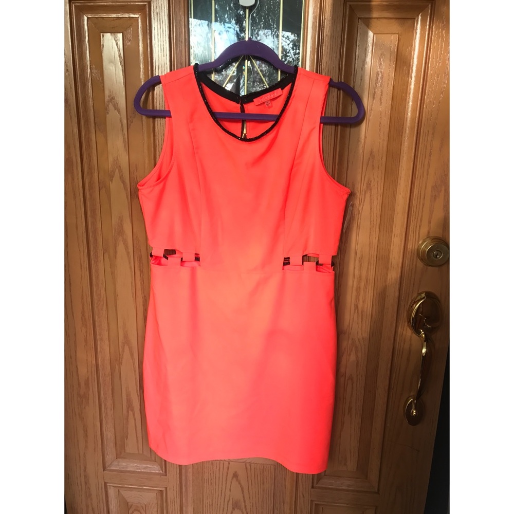 Sleeveless bodycon cutout dress