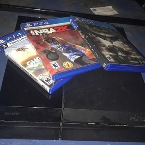 I’m selling Black PS4