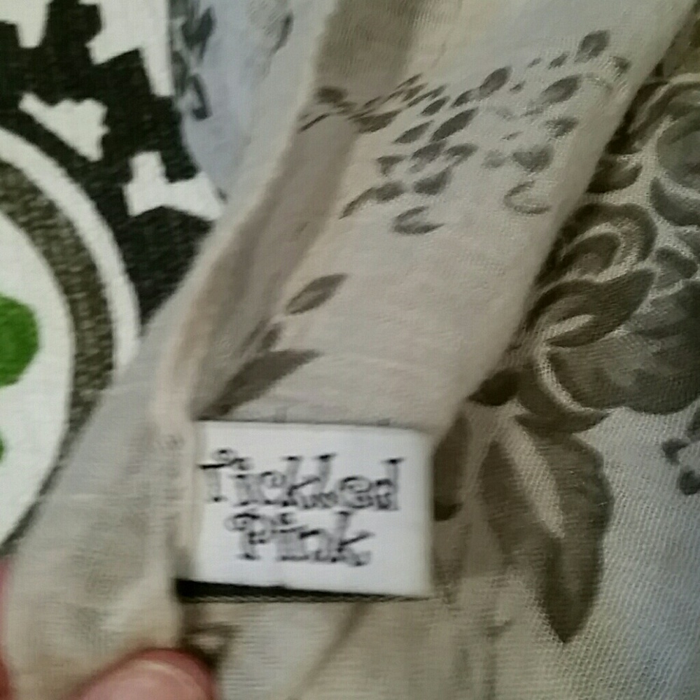 ☆ Rose patterned scarf - Picture 2 of 3