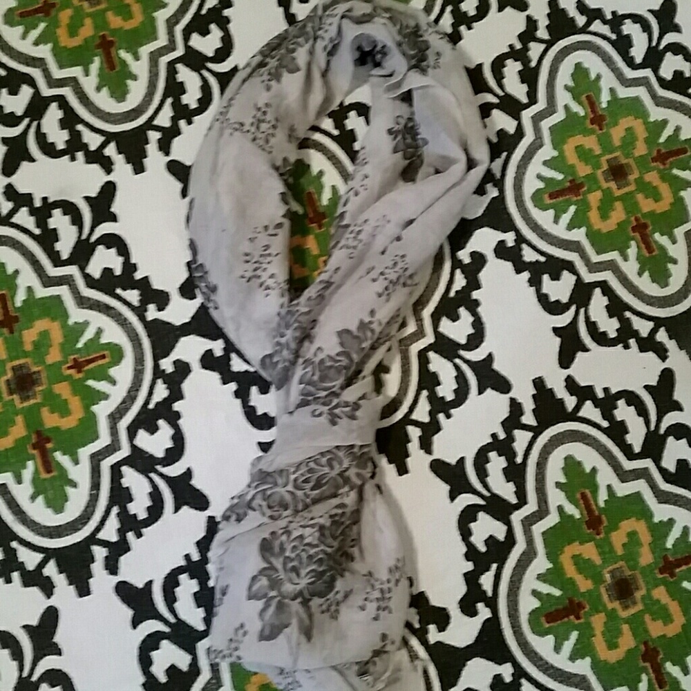 ☆ Rose patterned scarf - Picture 3 of 3