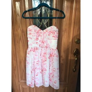 Sweetheart kiss printed rouged dress