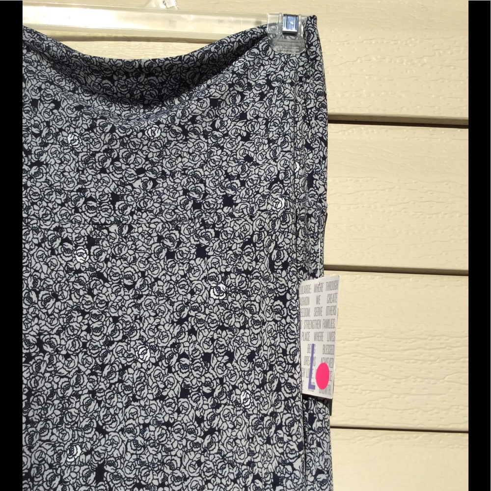 NWT LuLaRoe Navy and White Maxi Skirt Large.