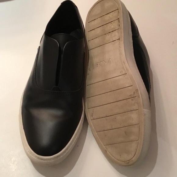 Slip on leather Vince shoes. - Picture 2 of 3