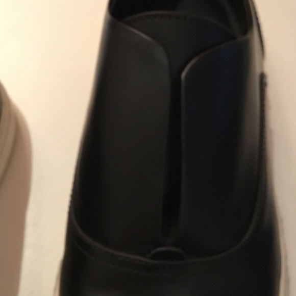 Slip on leather Vince shoes. - Picture 3 of 3