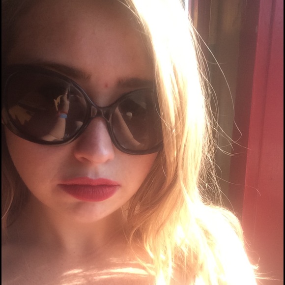 Meet your Posher, Caley - Picture 1 of 1