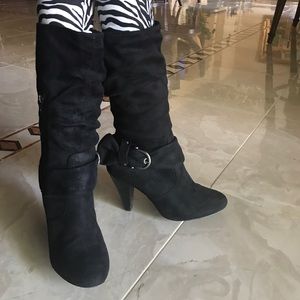Bakers Black Heeled Boots w/Buckle. Sz 7.5