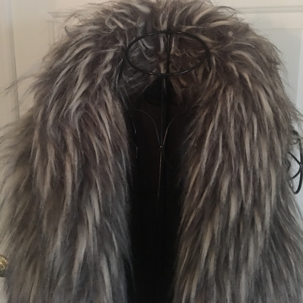 ⭐️2X HP⭐️ Madden faux fur vest - Picture 2 of 7