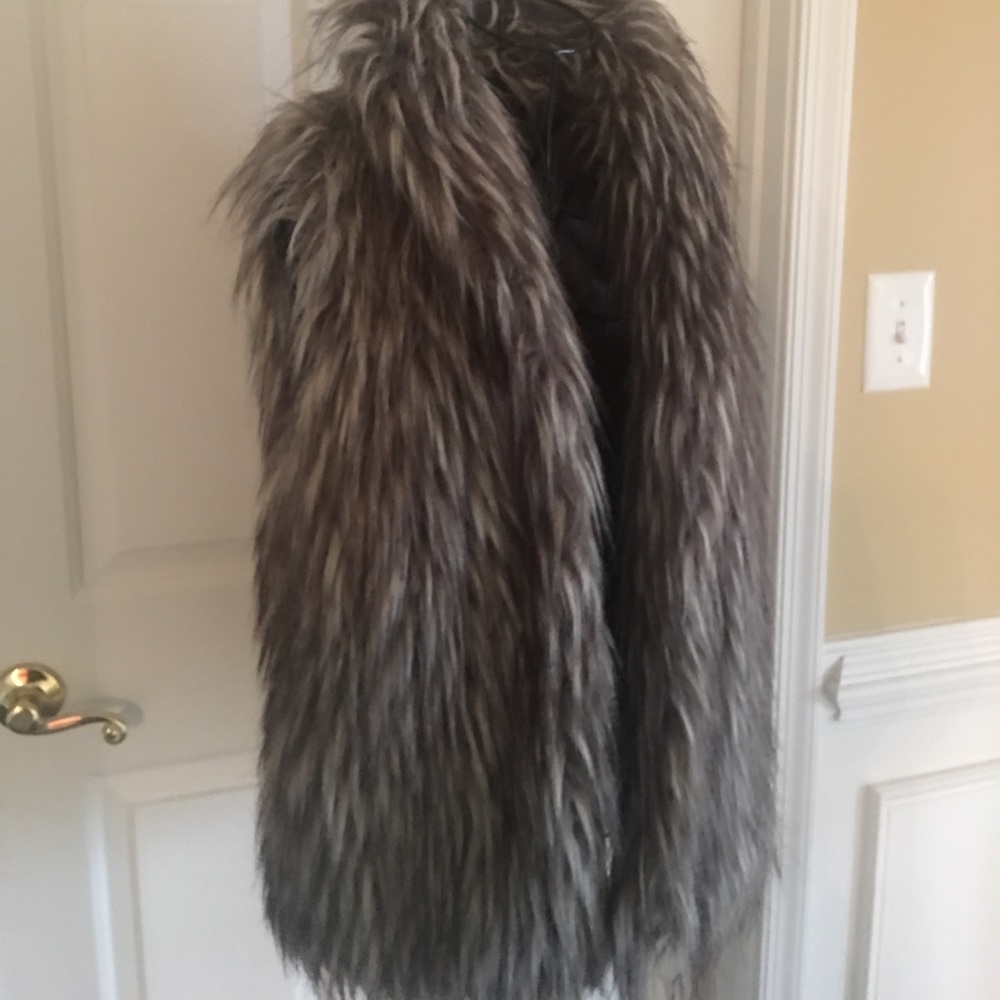 ⭐️2X HP⭐️ Madden faux fur vest - Picture 3 of 7