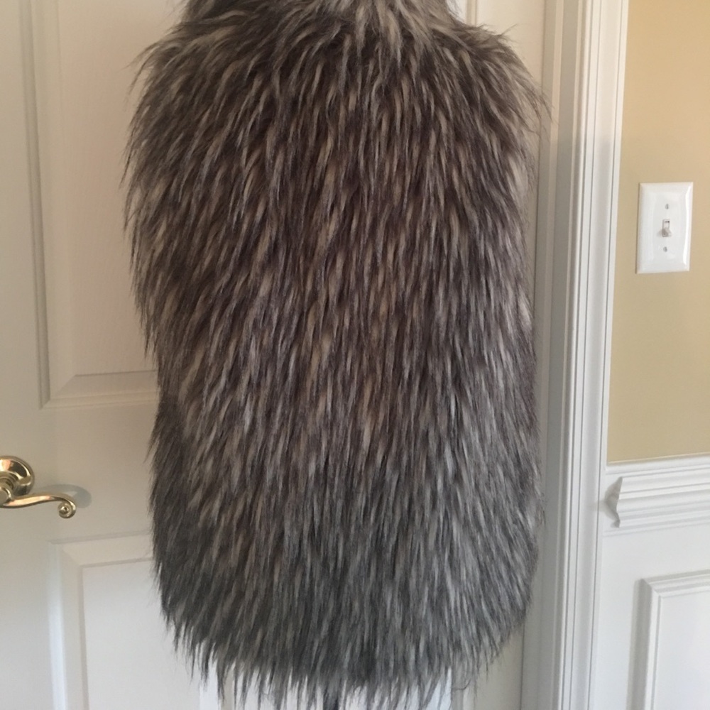 ⭐️2X HP⭐️ Madden faux fur vest - Picture 4 of 7