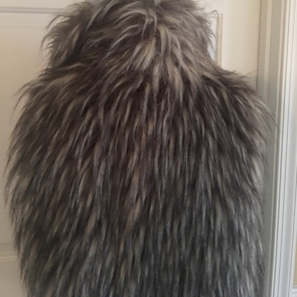 ⭐️2X HP⭐️ Madden faux fur vest - Picture 5 of 7