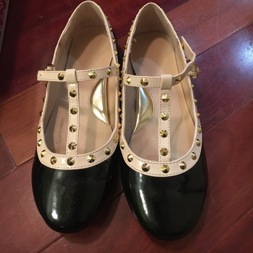 Ivanka Trump girls size 5 flat