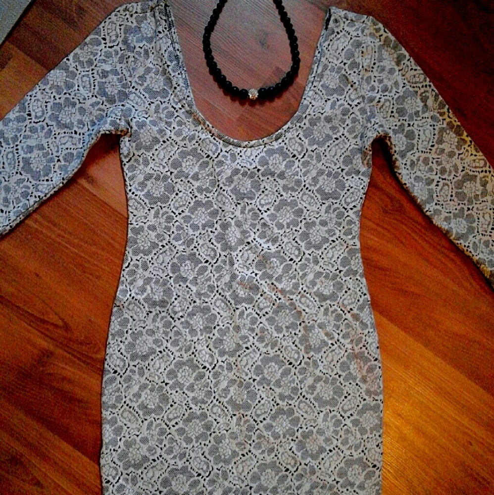 Stretch white and black bodycon flower dress