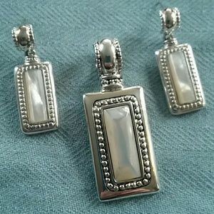STUNNING MOTHER OF PEARL PENDANT EARRINGS SET