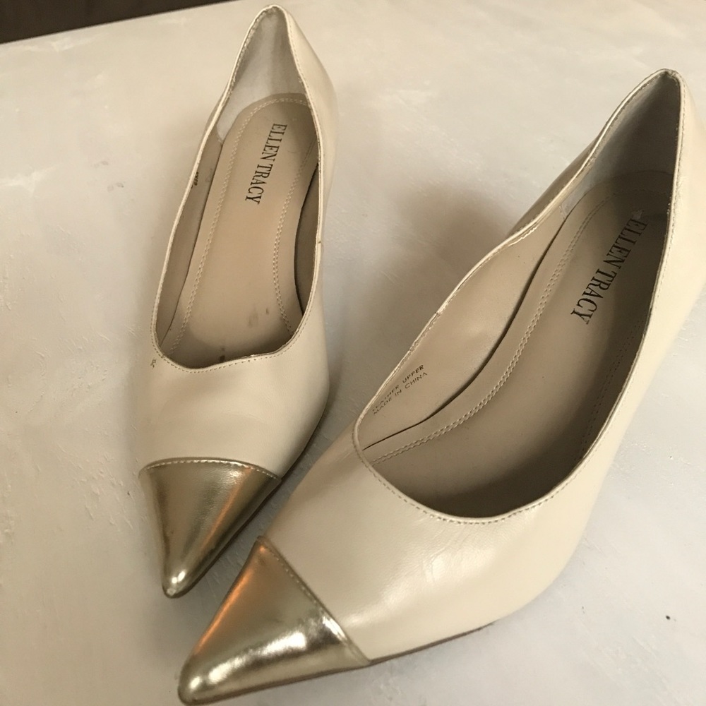 Ellen Tracy Leather Cream & Metallic Gold Heels