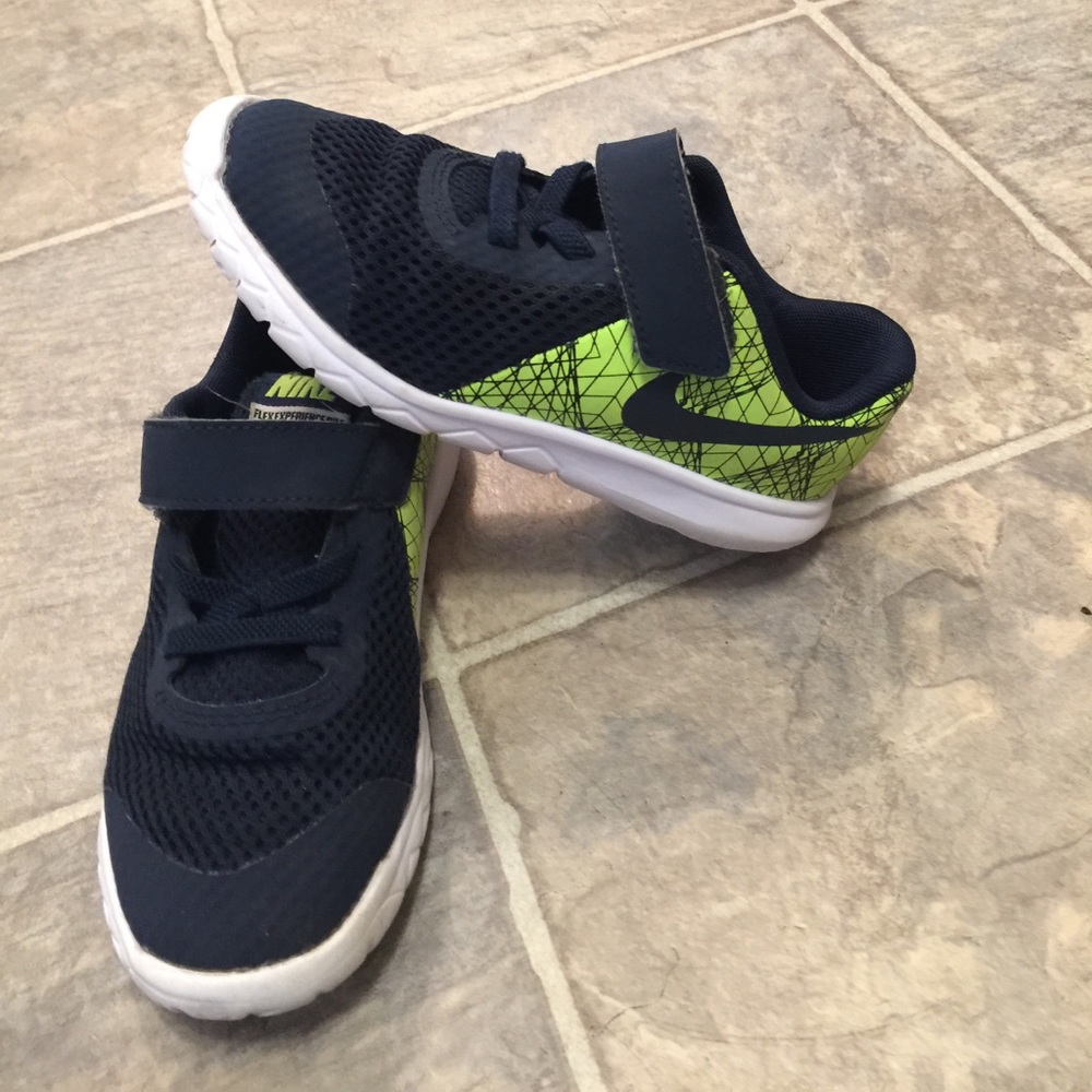 Boys Nike size 10