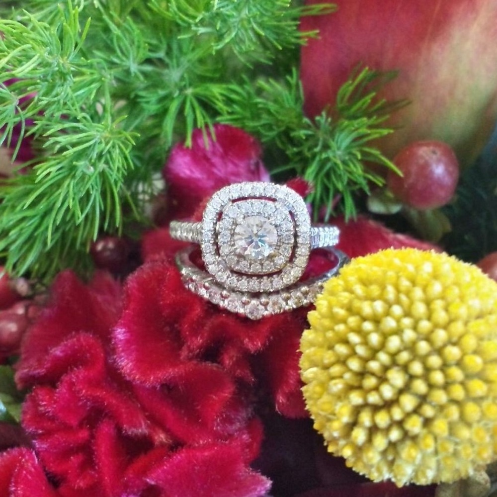 Gorgeous Neil Lane Bridal engagement ring and band