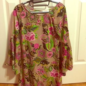 Cute brown floral dress with flare at the sleeves