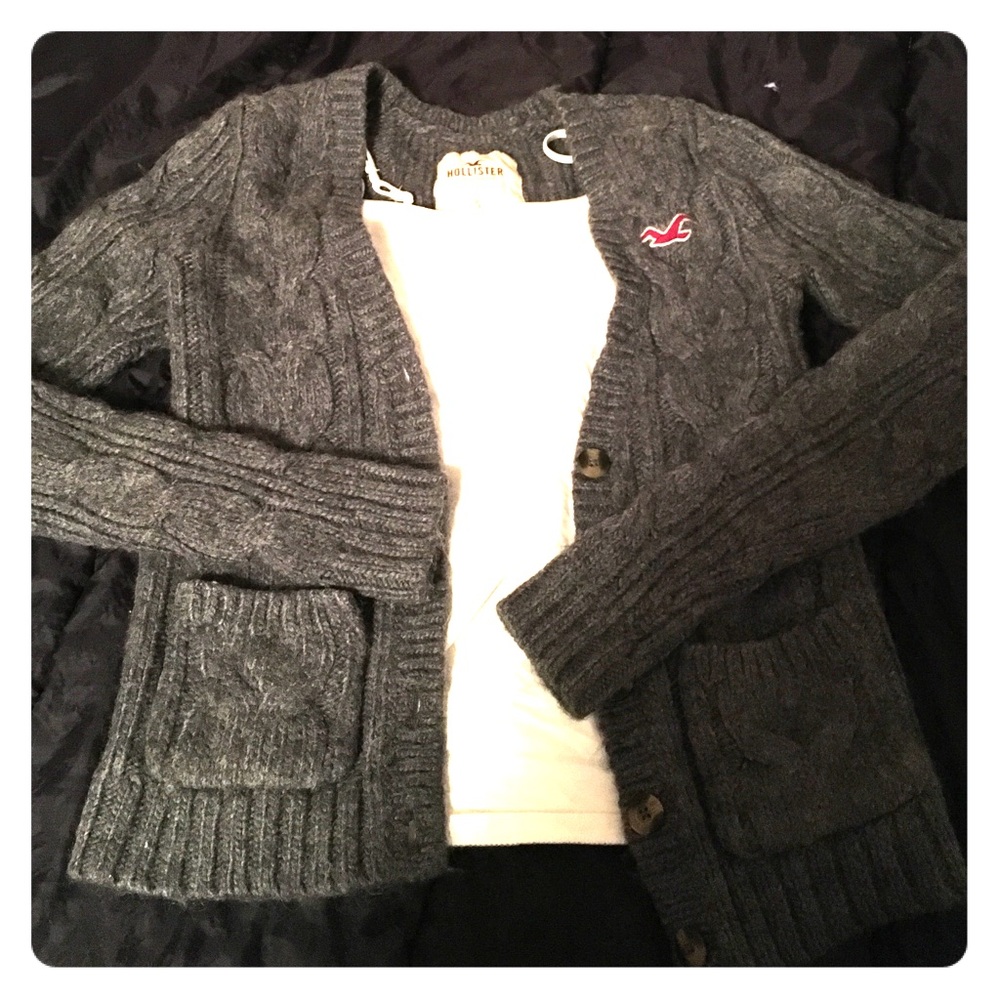 Wool/ Acrylic Hollister cardigan🎀