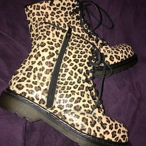 NEVER WORN Cheetah Print Rain Boots ☂️Size 8