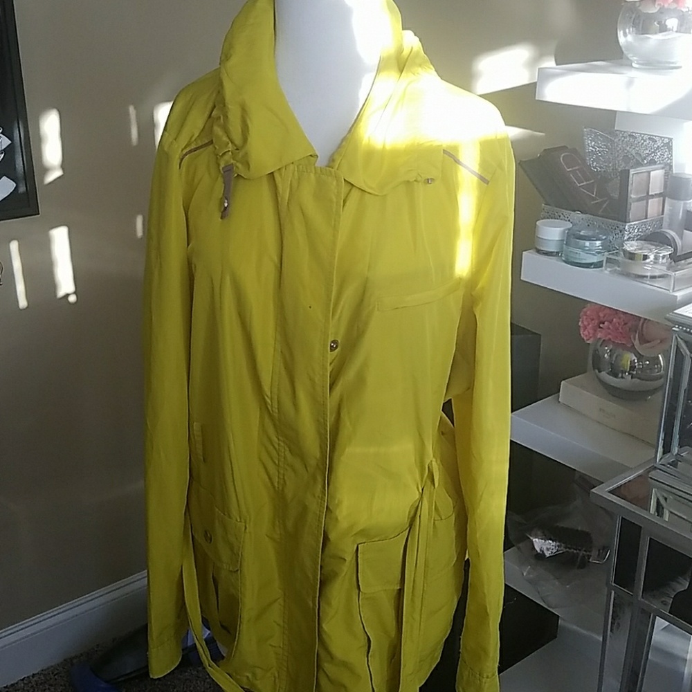 Outback Red lightweight  belted rain jacket