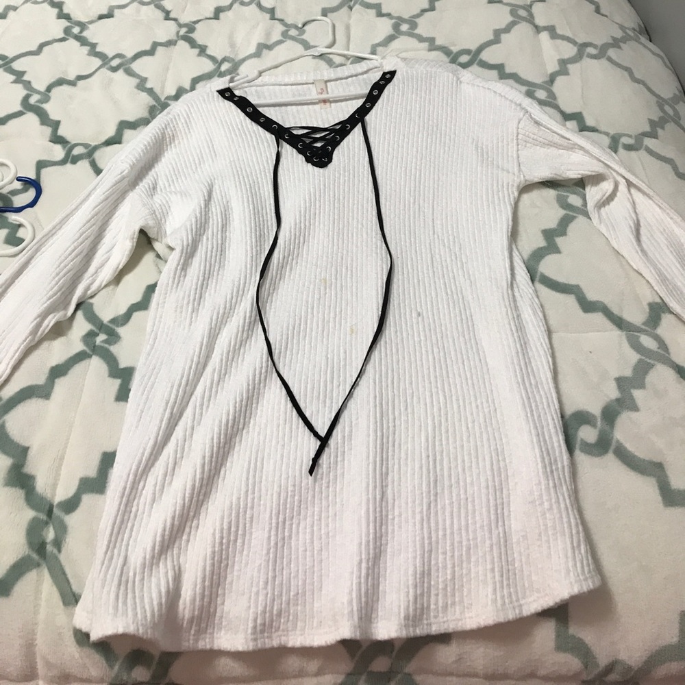 White and black sweater/tunic