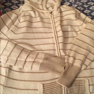 Sweater with hood and zipper-metallic thread